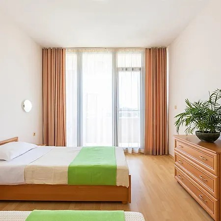 Lägenhetshotell Trakia Plaza 4*