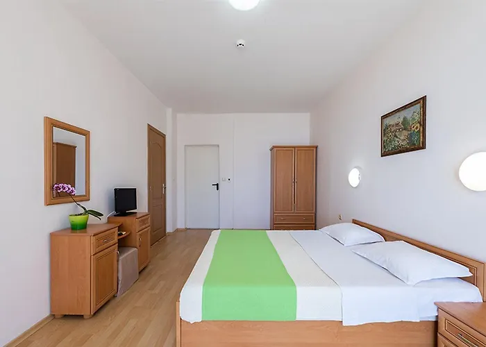 Trakia Plaza מלון דירות 4*