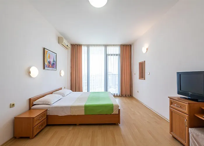 Trakia Plaza מלון דירות 4*