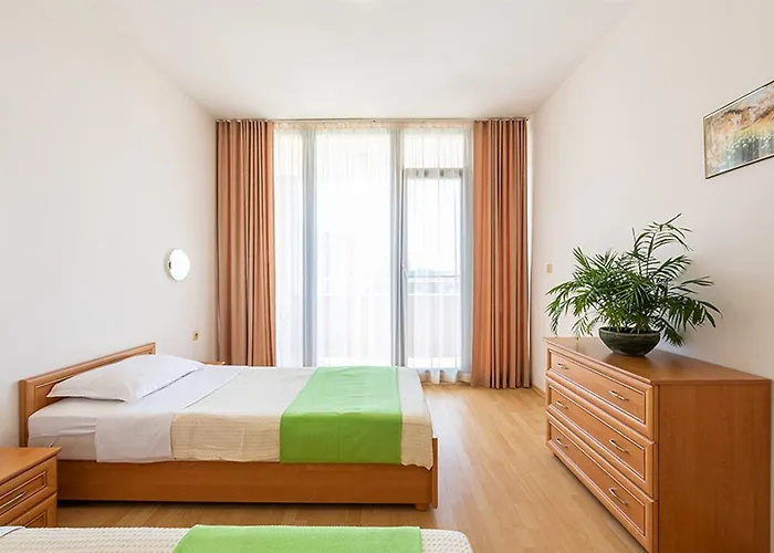 מלון דירות Trakia Plaza 4*