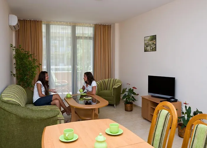 Trakia Plaza מלון דירות 4*