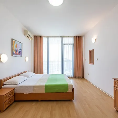 Trakia Plaza Apartmanhotel 4*